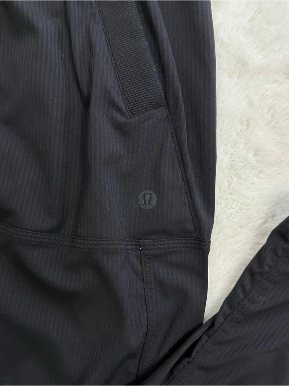 Lululemon Dance Studio Mid-Rise Pant *Tall
Size 4 Black - Picture 3 of 5